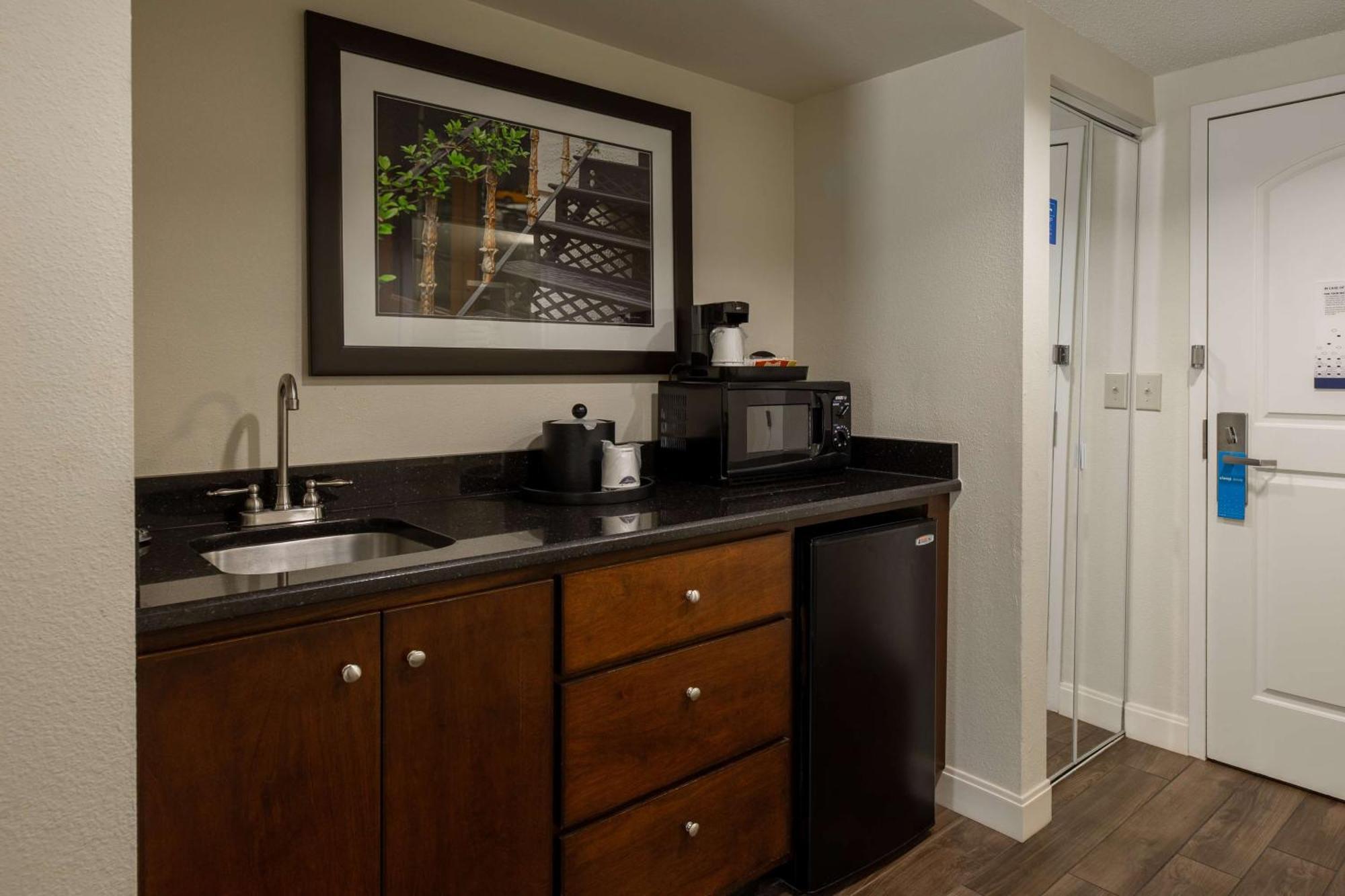 Hampton Inn Columbia I-26/Harbison Blvd Экстерьер фото